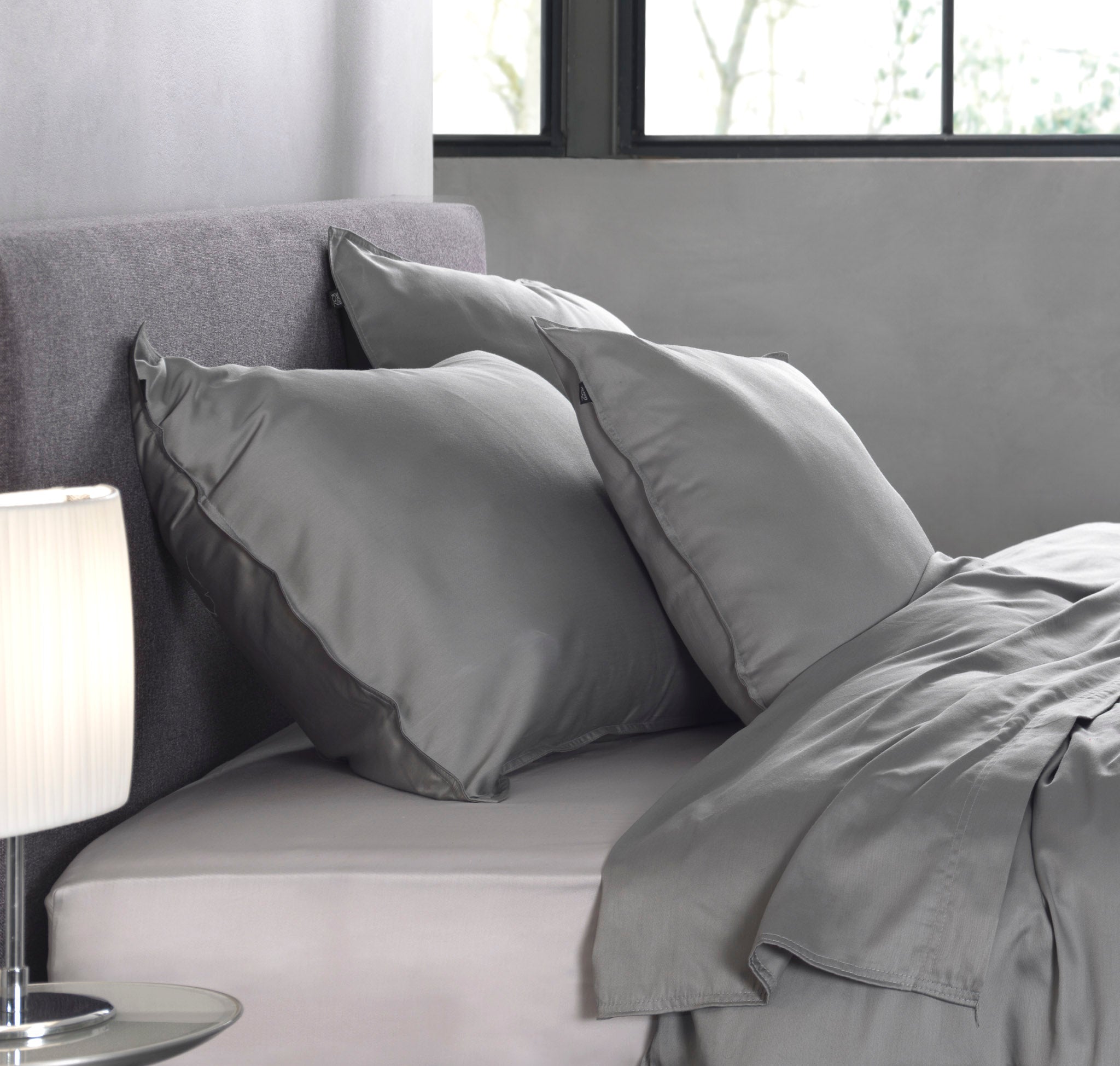 Zo Home kussensloop Satinado Iron Grey satijn