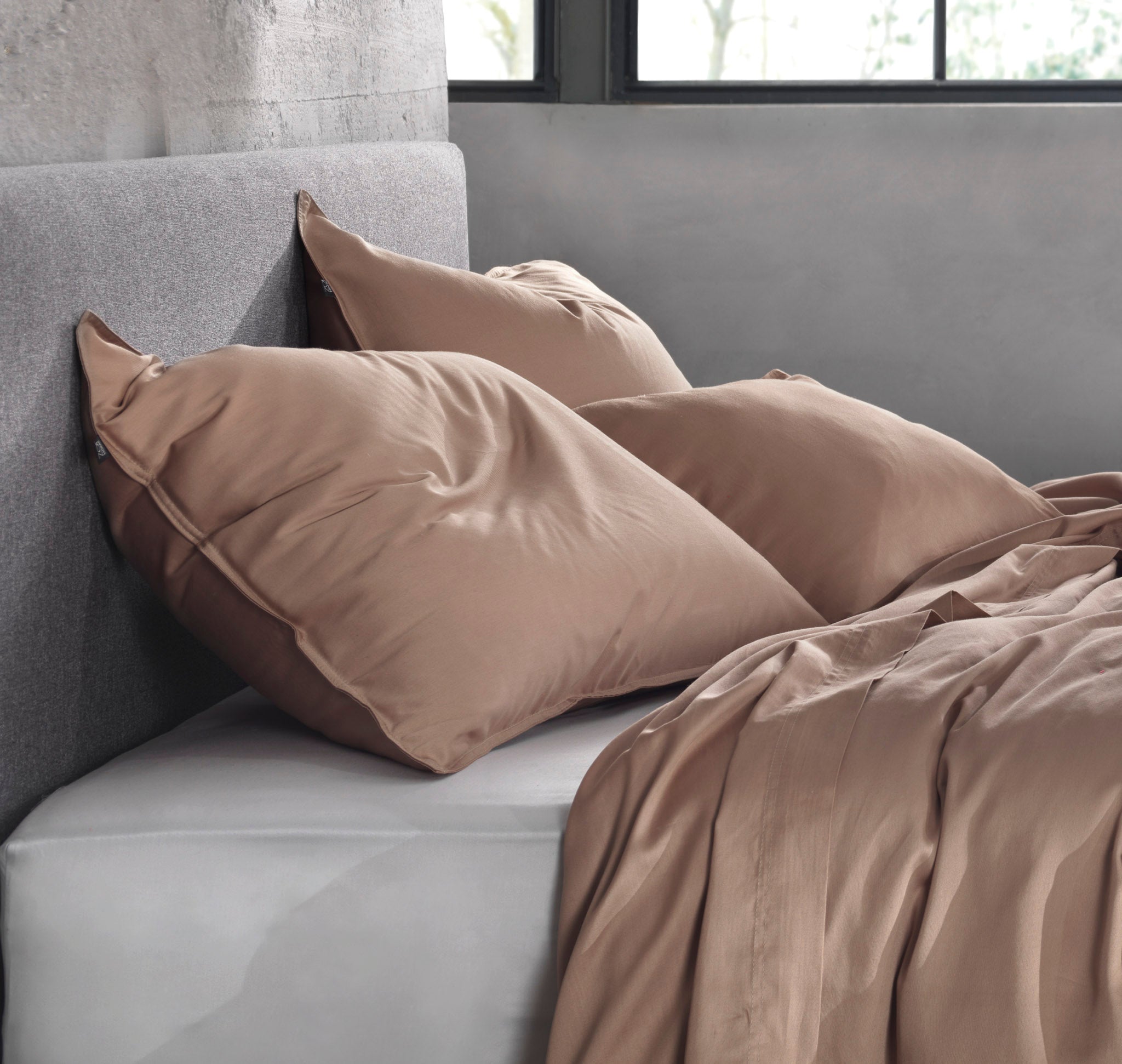Zo Home kussensloop Satinado Praline Brown satijn