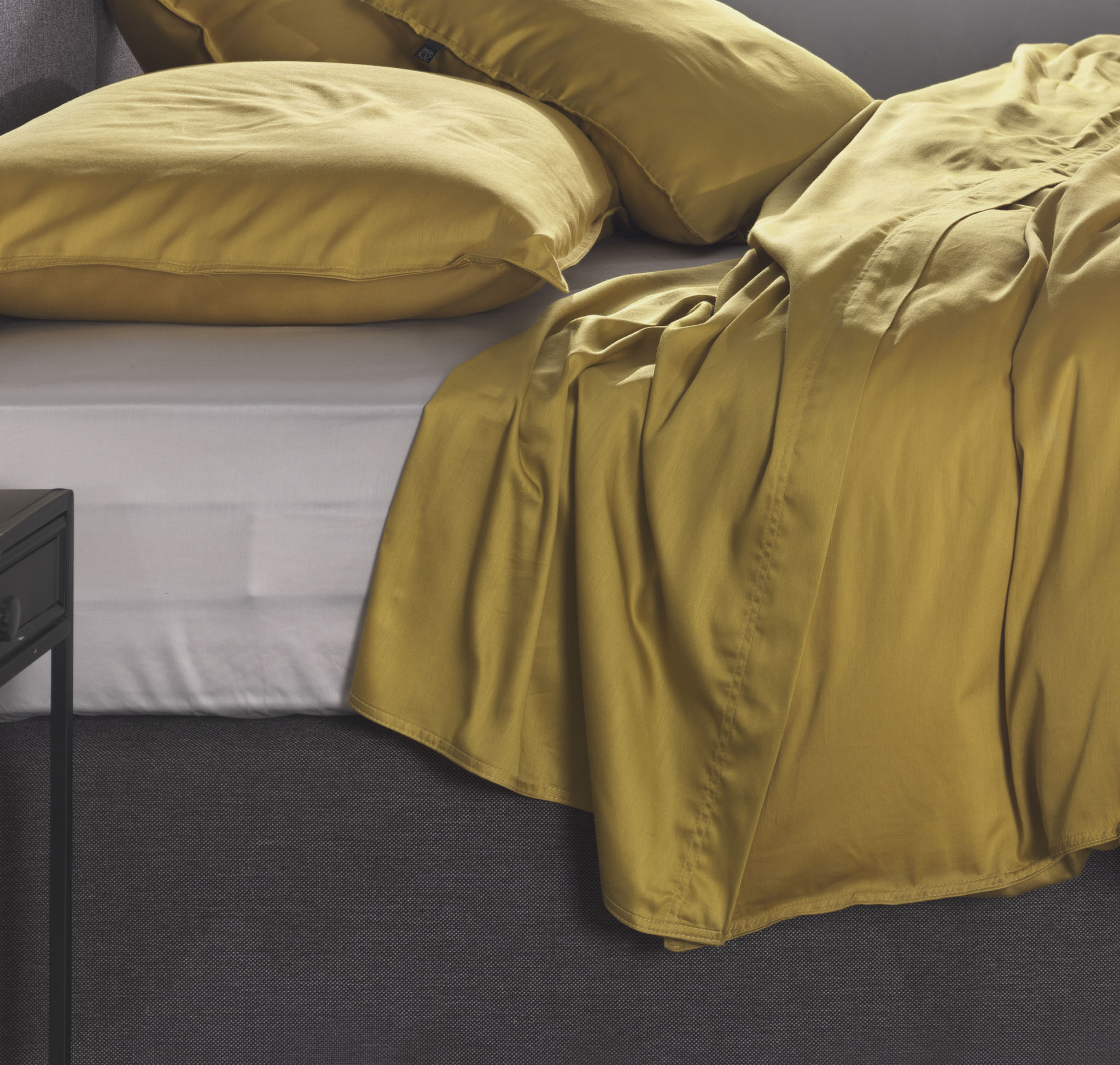 Zo Home laken Satinado Ochre Gold satijn