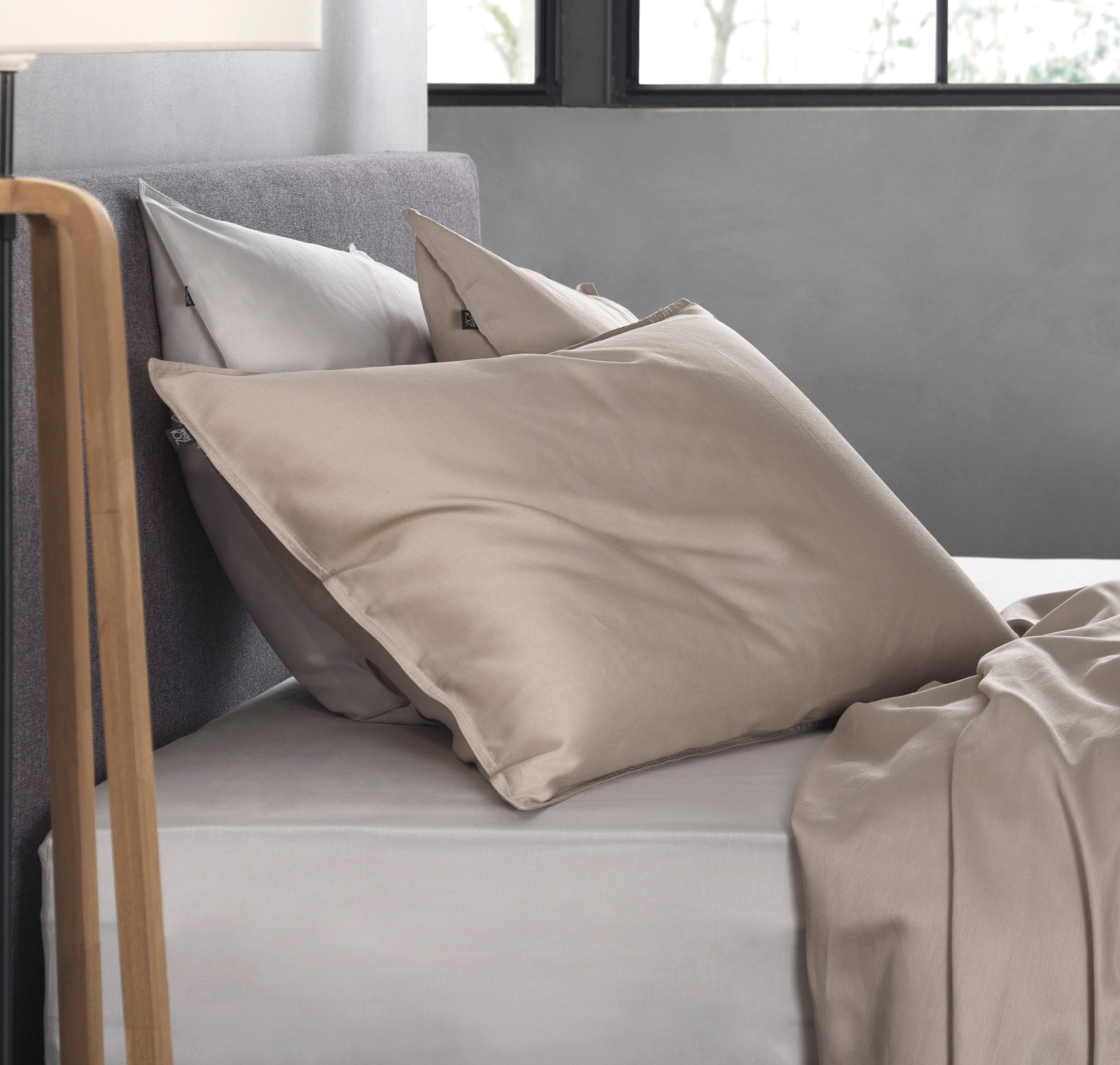 Zo Home kussensloop Satinado Forest Sand satijn
