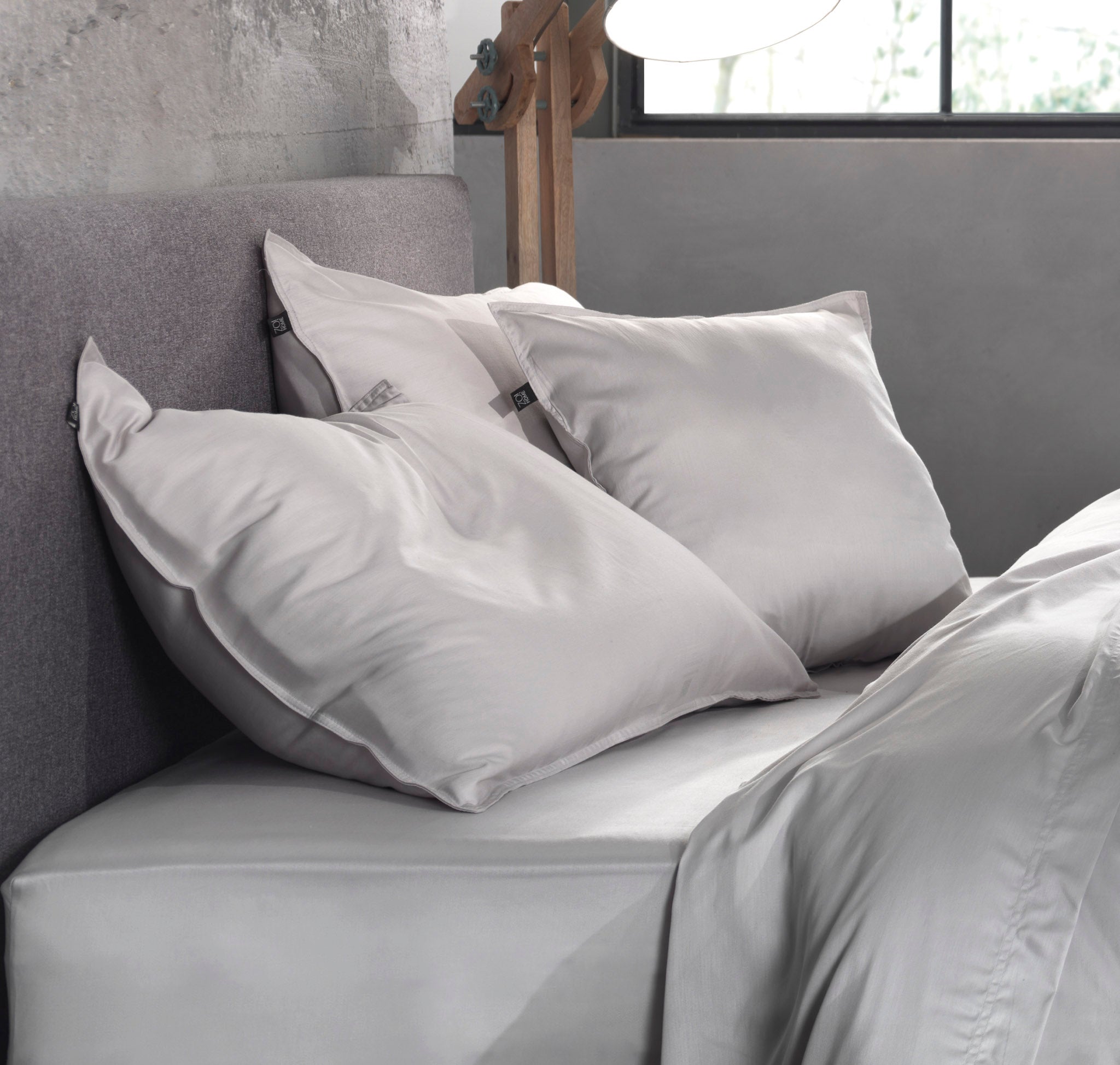 Zo Home kussensloop Satinado Ash Grey satijn