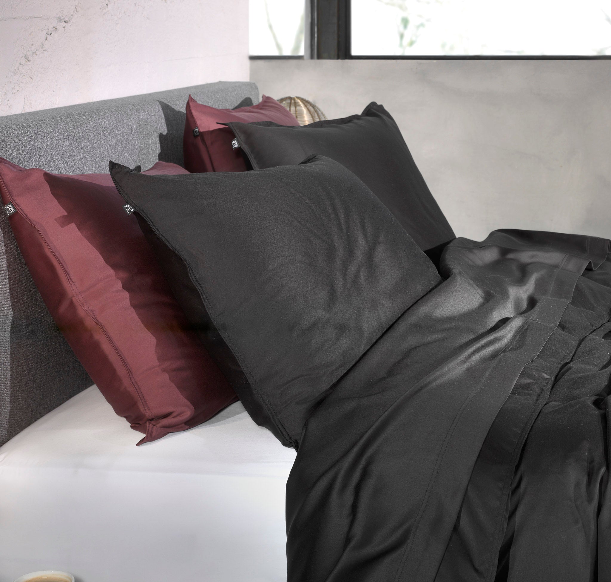 Zo Home kussensloop Satinado Night Black satijn