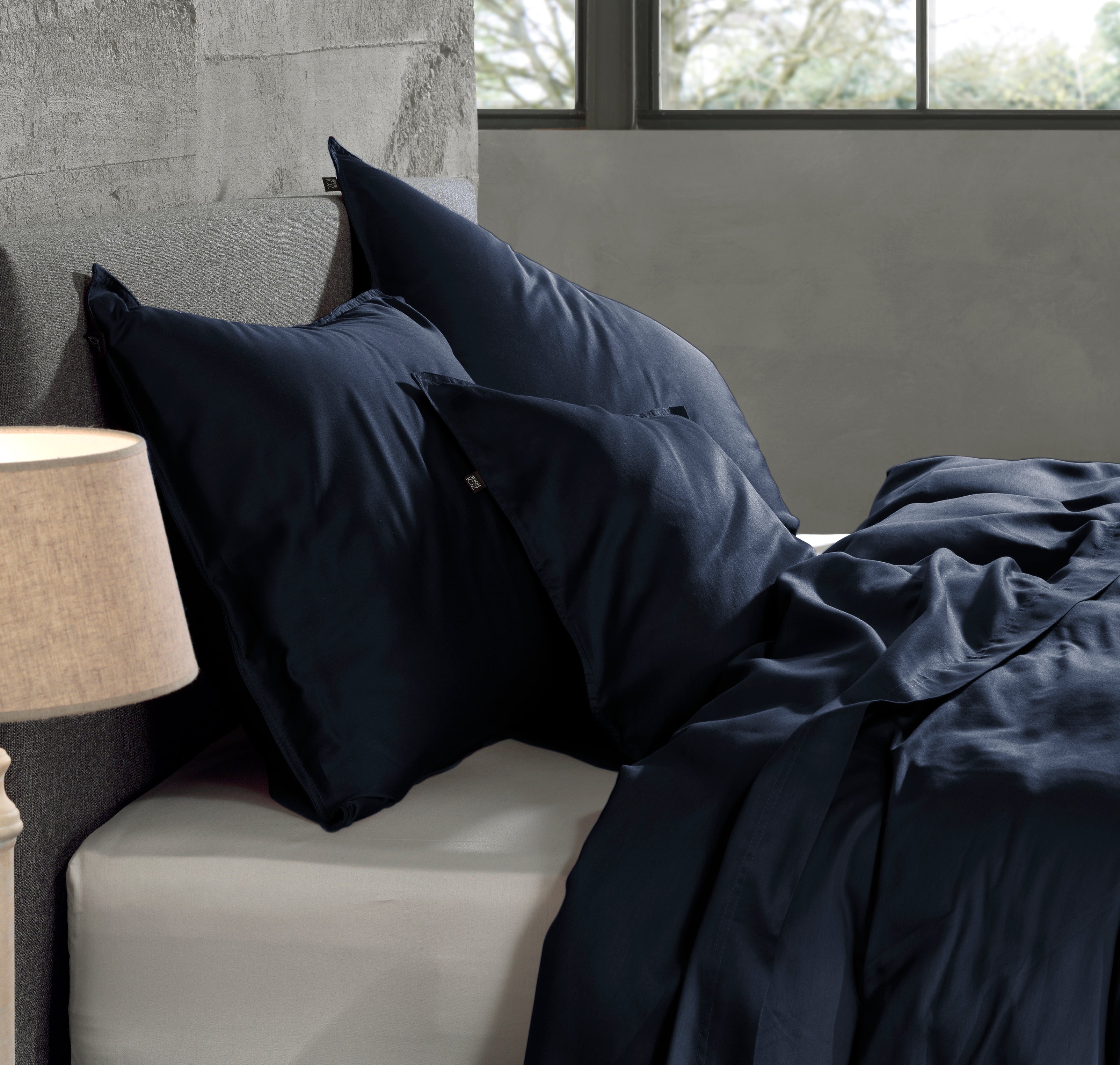 Zo Home kussensloop Satinado Navy Blue satijn