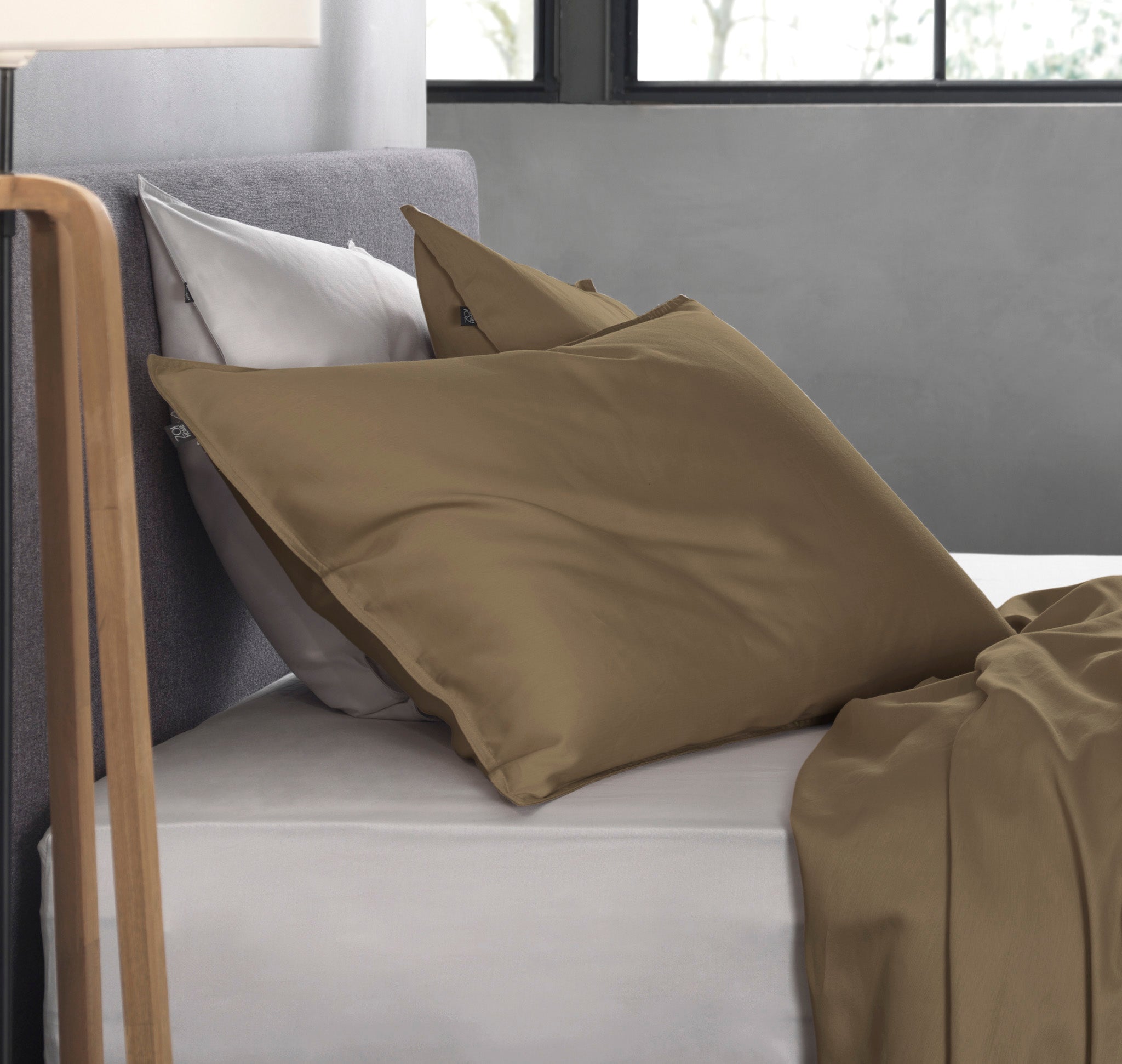 Zo Home kussensloop Satinado Real Taupe satijn