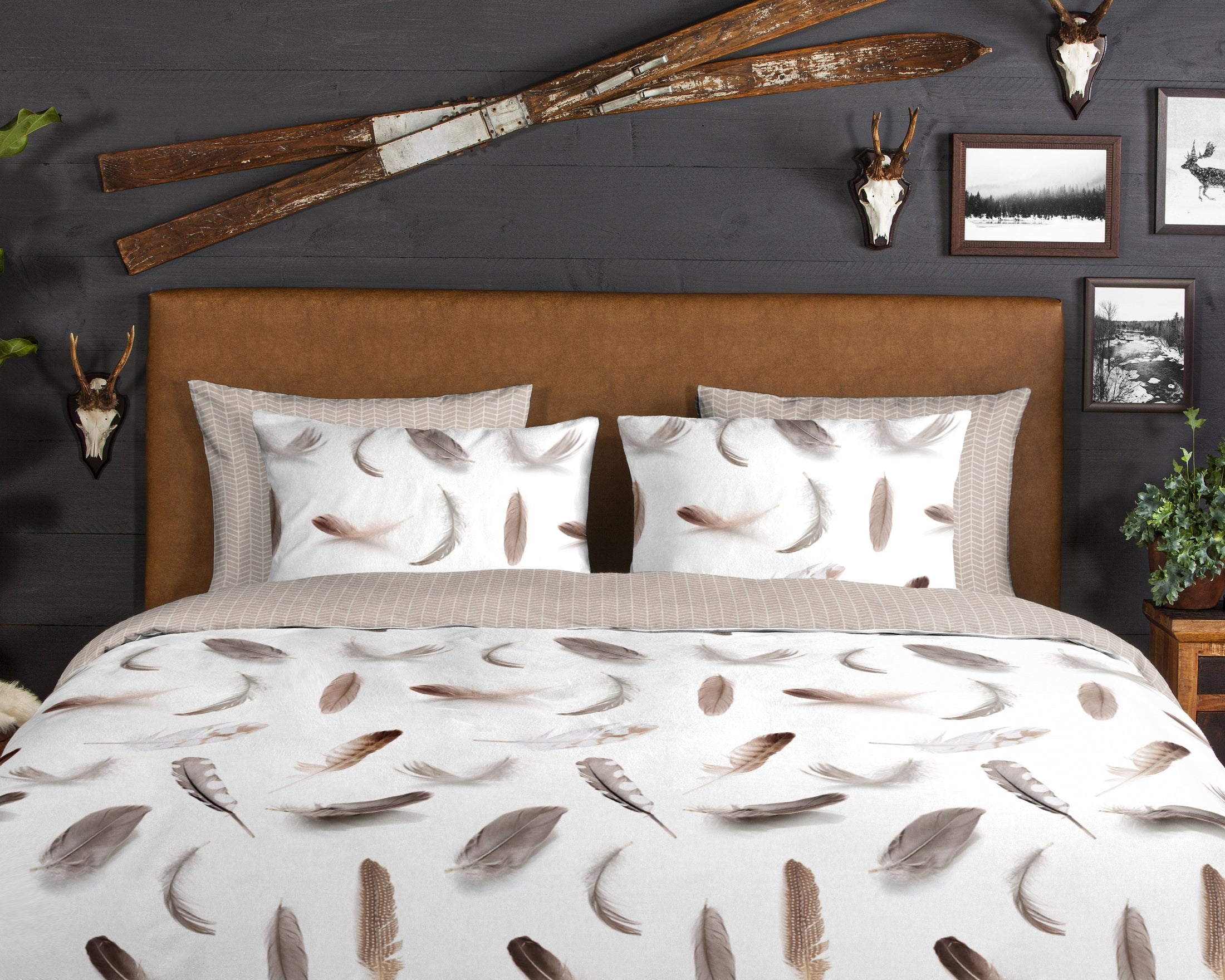 Good Morning Dekbedovertrek Flanel Feathers - White