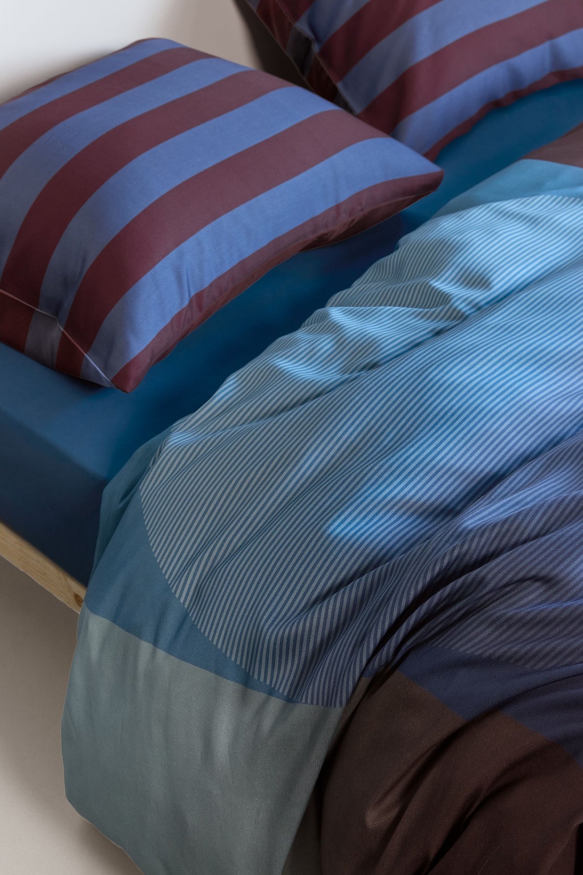 Beddinghouse Dutch Design Dekbedovertrek Satijn Electric Avenue Blauw