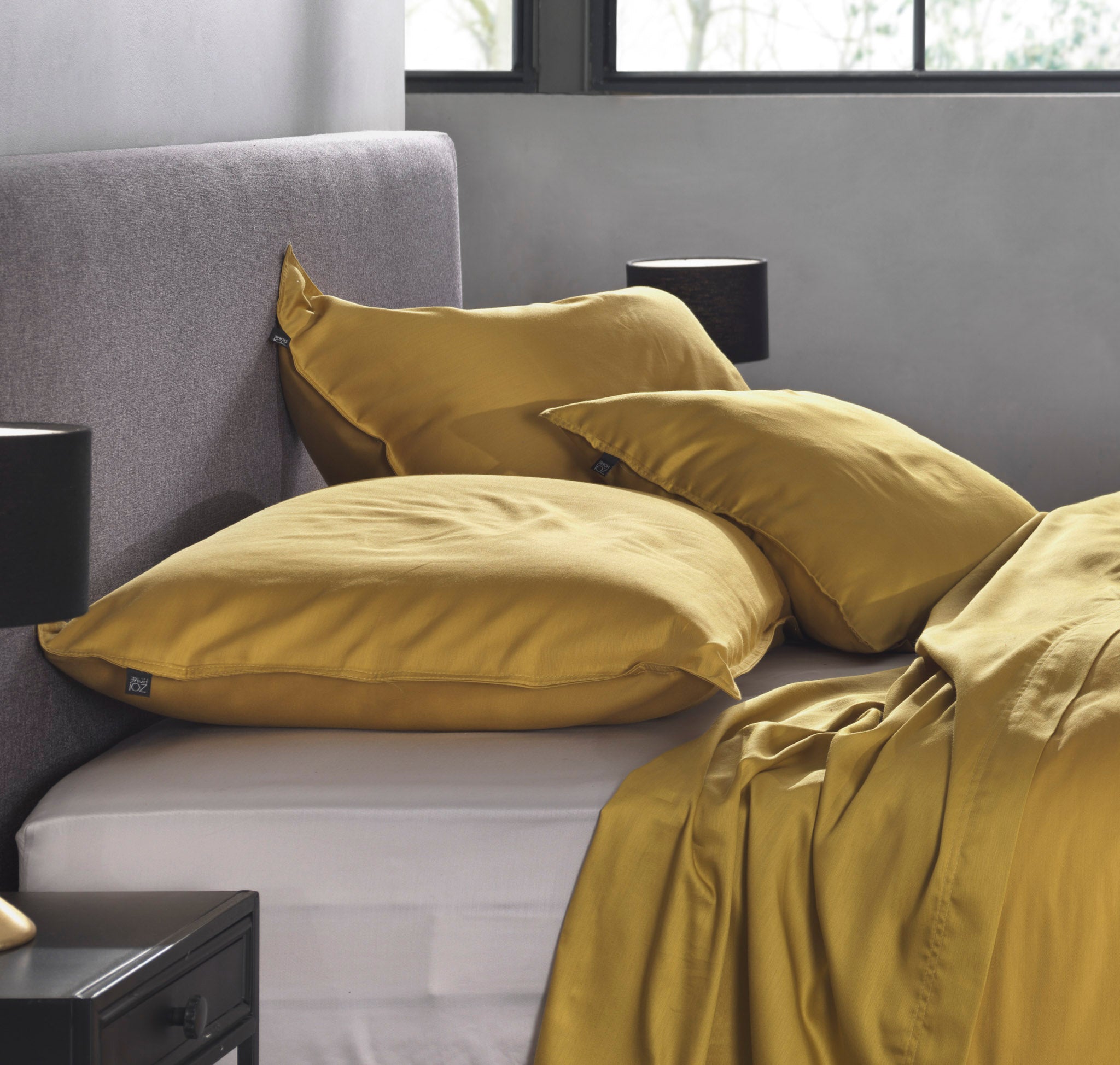Zo Home kussensloop Satinado Ochre Gold satijn