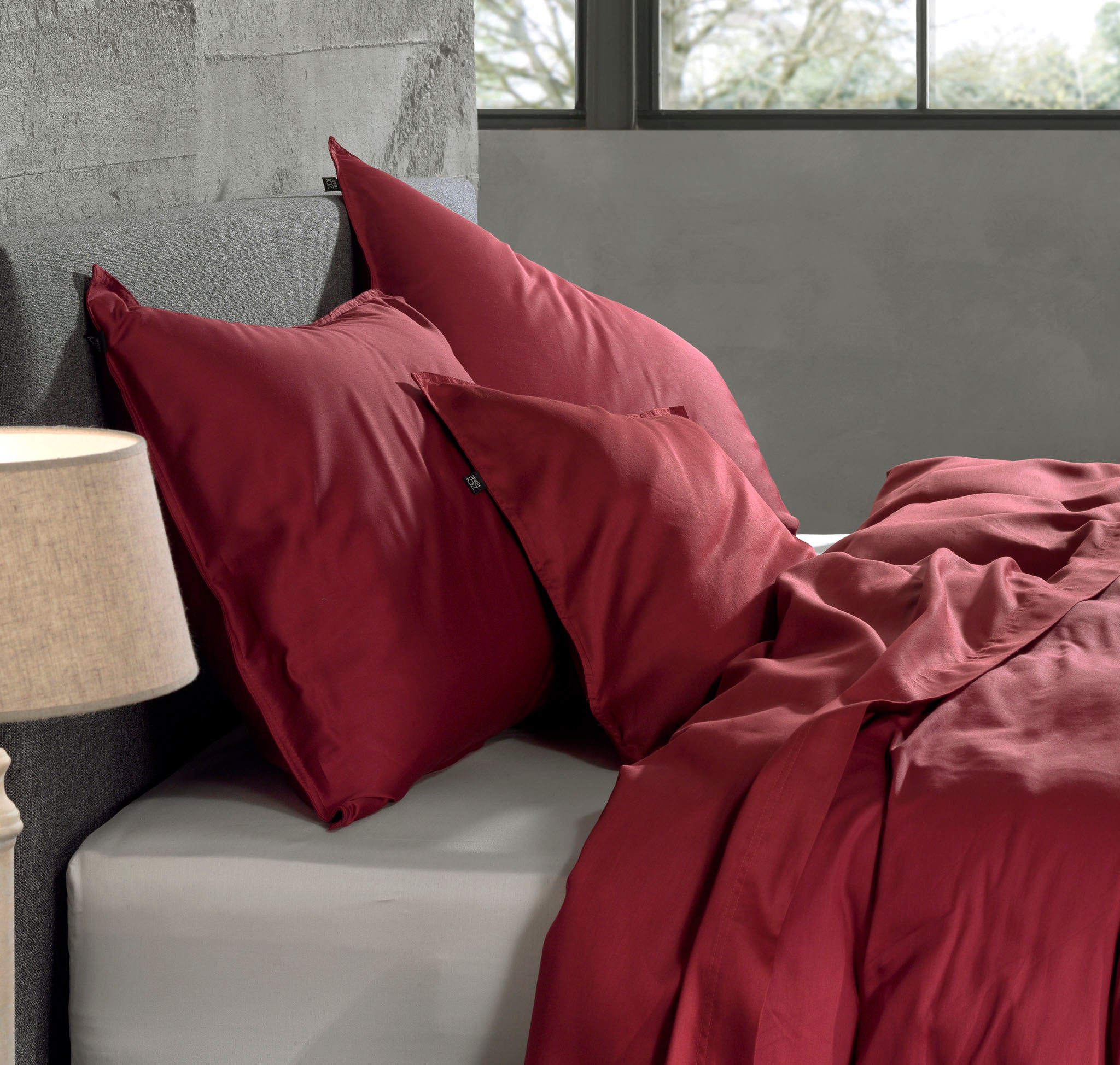 Zo Home kussensloop Satinado Spicy Red satijn